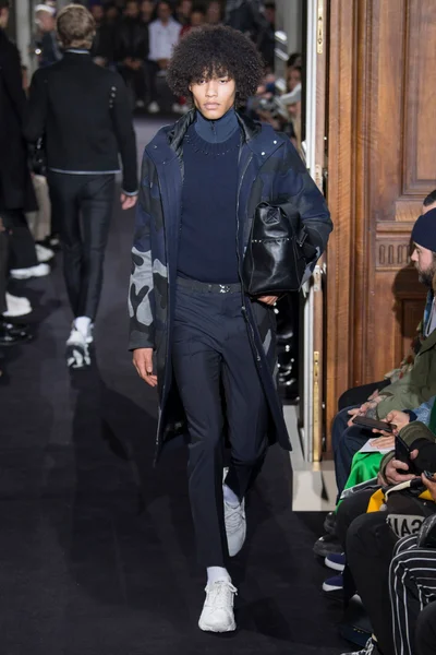Look 44